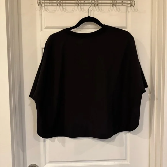 Old Navy Black Cropped T-Shirt - Picture 3 of 4